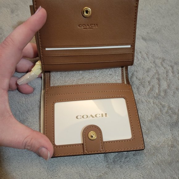 Coach Wallet - Picture 4 of 4